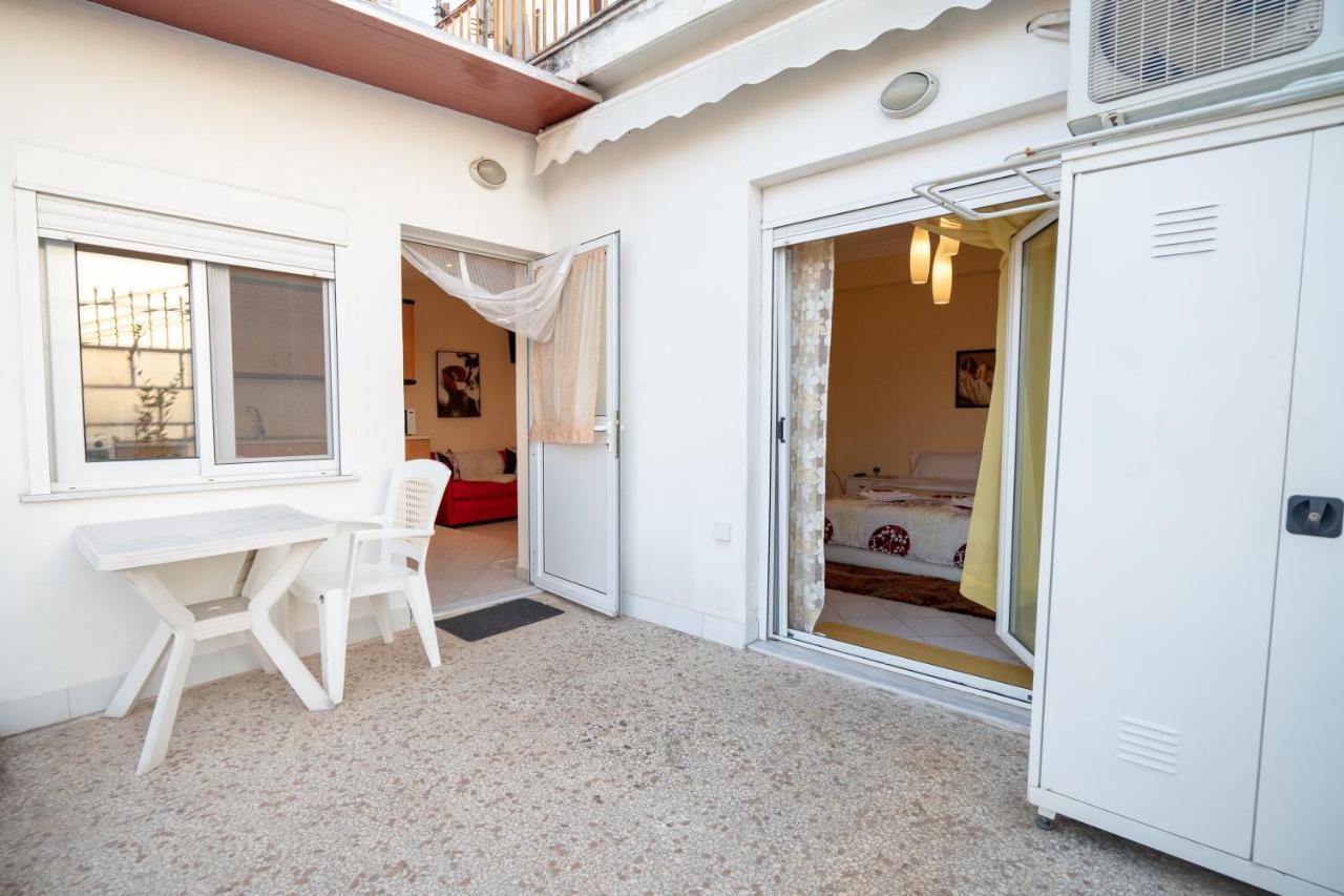 Attica Train Station 1 Bedroom 4 Pers Apartment أثينا المظهر الخارجي الصورة