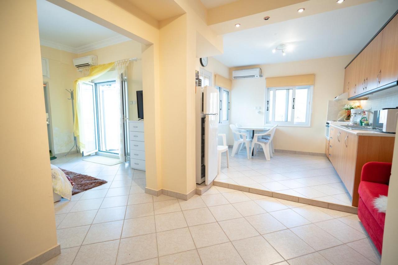 Attica Train Station 1 Bedroom 4 Pers Apartment أثينا المظهر الخارجي الصورة